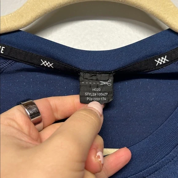 Rhone Reign Tech Shirt Blue Short Sleeve Athletic Seamless - Picture 2 of 3